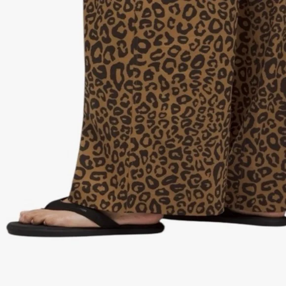 Lululemon Swift Mid-rise Leopard Print Wide-Leg Pants - Picture 3 of 4